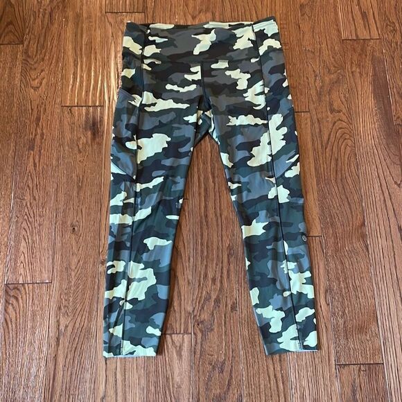 Lululemon 23” crop camo pocket leggings 12 - Picture 4 of 14